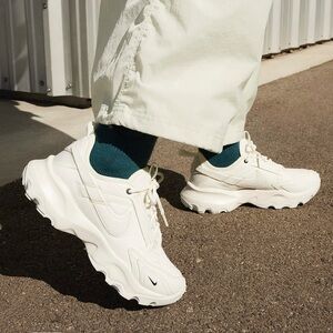 Women’s Nike TC7900 sail